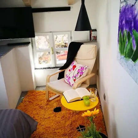 Apartman Art Kuning *