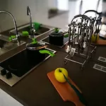 Art Kuning アパート ツレス
