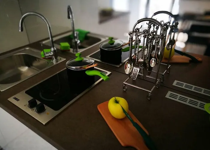 Art Kuning アパート ツレス