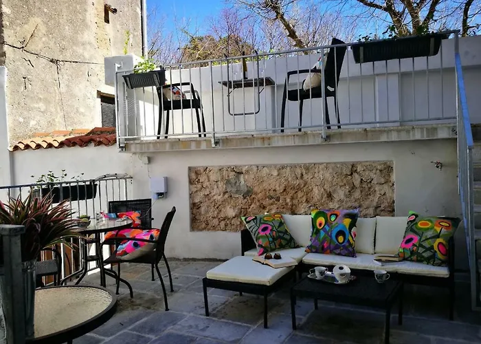 Art Kuning Apartment *